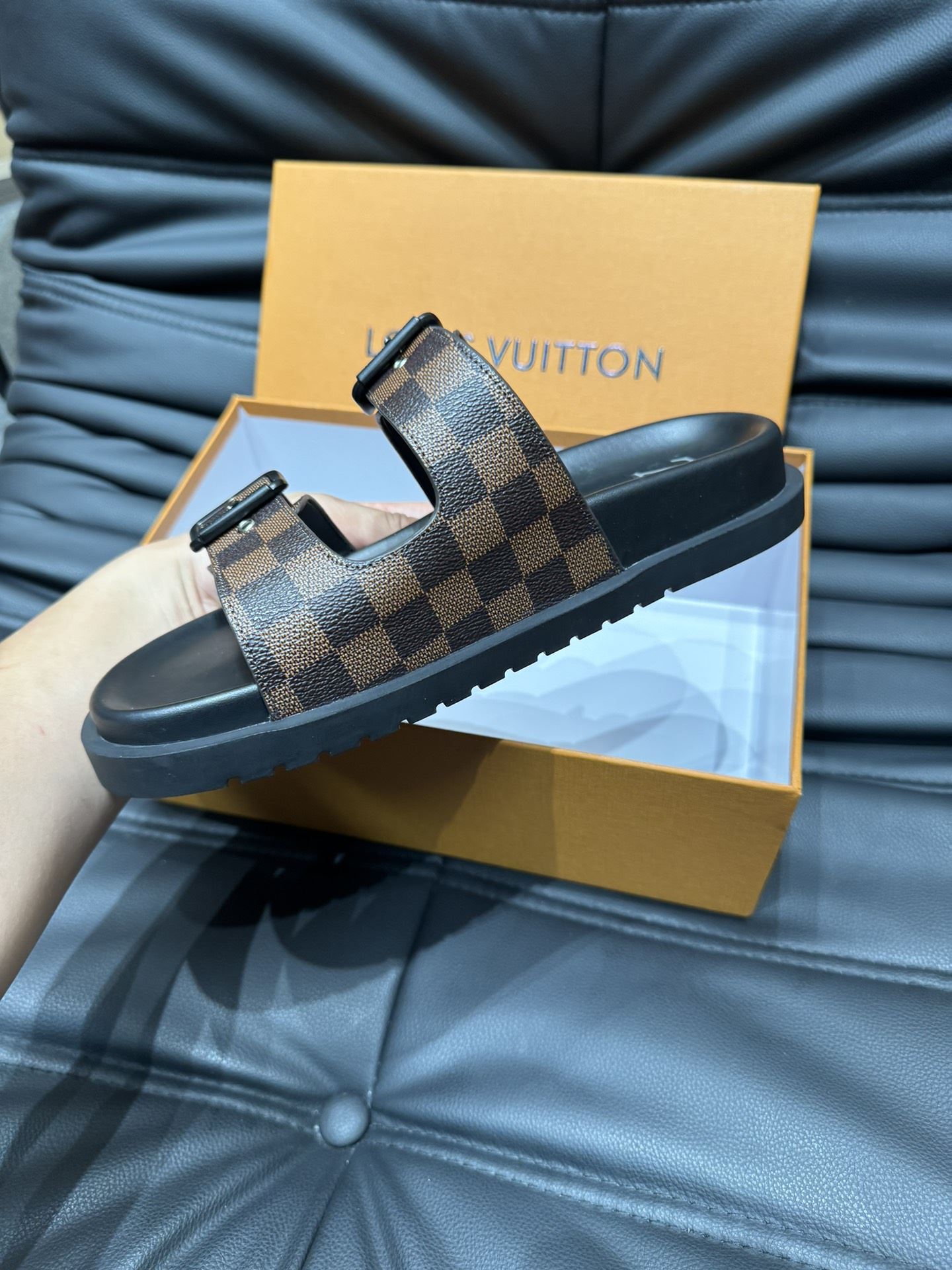 Louis Vuitton Slippers